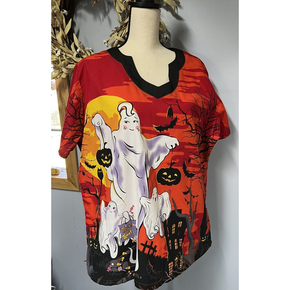 Halloween Scrub Top XL Ghosts Pumpkins Creepy Houses Trees Bats Moon UA SCRUBS